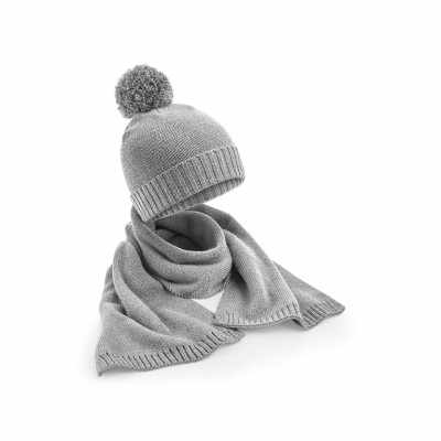 Set regalo sciarpa e berretto lavorati a maglia