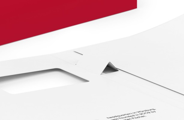 Cartelline a 2 ante con lembi e portapenna, formato verticale - FA-8224 Cartelline a 2 ante con lembi e portapenna, formato verticale - FA-8224