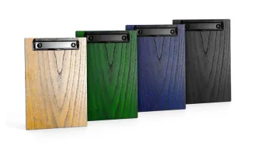 Portamenù in legno con incisione logo