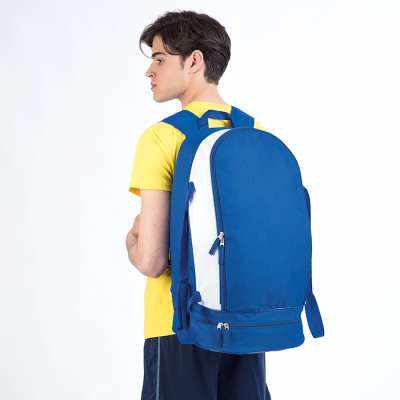 Zaini sportivi con scritte stampate