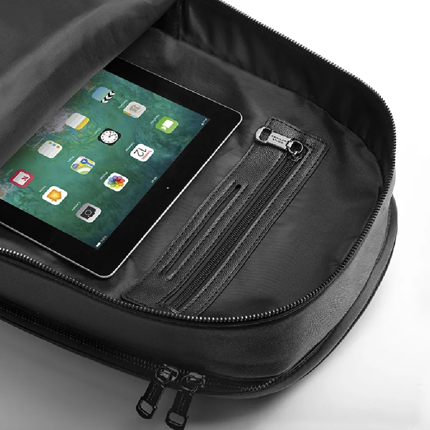 Zaino in ecopelle con finiture cromate nere - Shadow cod. CA026